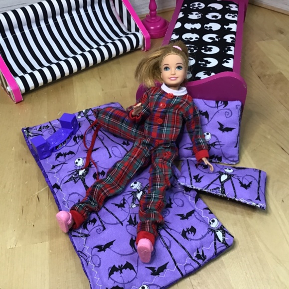 Barbie Doll and Bed - Picture 5 of 9